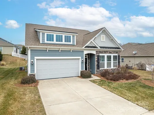 Property Slideshow image 2 of 40 | 131 e northstone rd, Mooresville, NC, 28115