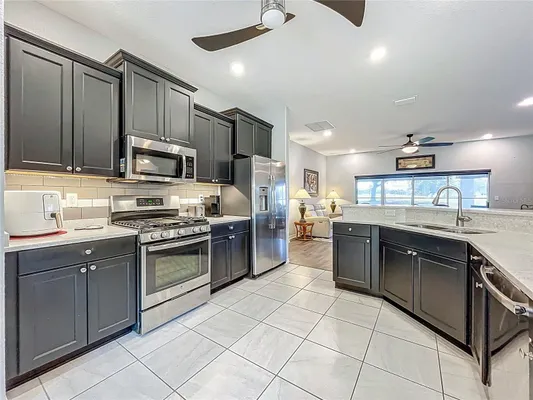 Property Slideshow image 2 of 49 | 27327 roanoke dr, Leesburg, FL, 34748