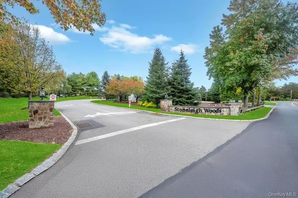 Property Slideshow image 3 of 42 | 4 haverton ct, Riverhead, NY, 11901