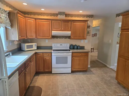 Property Slideshow image 3 of 11 | 1407 middle rd 265, Riverhead, NY, 11933