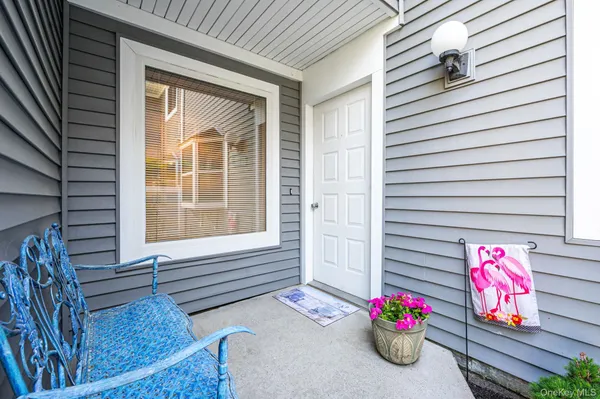 Property Slideshow image 2 of 27 | 376 quarry pond ct, Brookhaven, NY, 11955