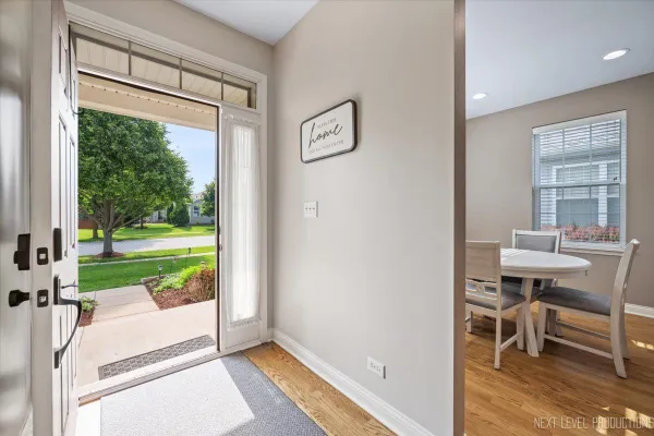 Property Slideshow image 3 of 29 | 725 bohannon cir, Oswego, IL, 60543