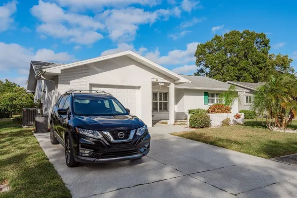 Property Slideshow image 3 of 35 | 2949 briar cliff dr, Palm Harbor, FL, 34684