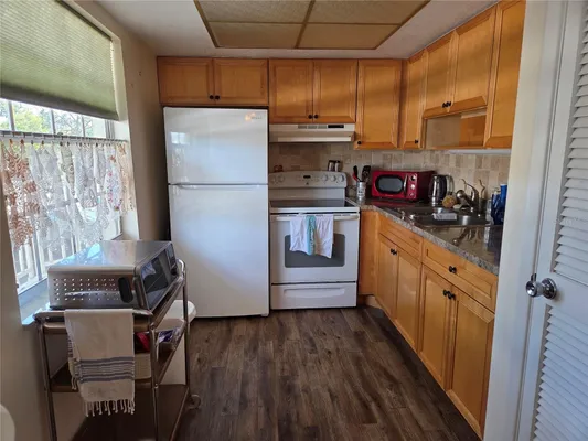 Property Slideshow image 2 of 36 | 960 virginia st 207, Dunedin, FL, 34698