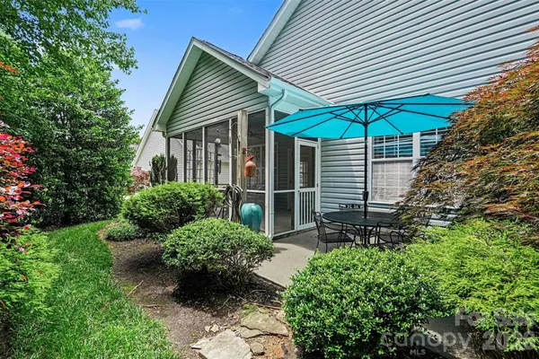 Property Slideshow image 2 of 25 | 877 platinum dr, Fort Mill, SC, 29708