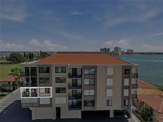 Property Slideshow image 3 of 59 | 6104 palma del mar blvd 404, St Petersburg, FL, 33715
