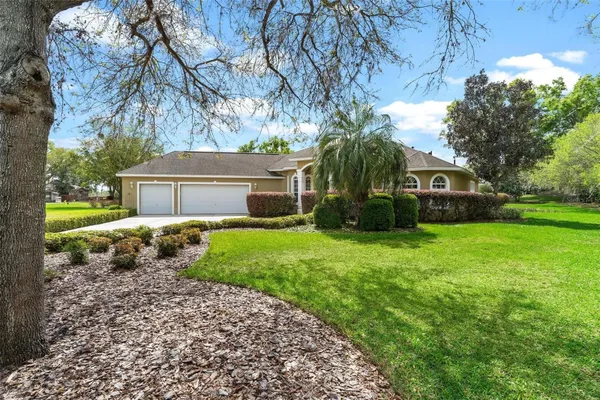 Property Slideshow image 2 of 56 | 6053 spinnaker loop, Lady Lake, FL, 32159