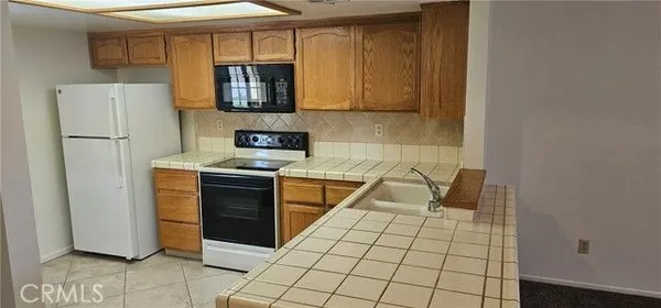 Property Slideshow image 2 of 13 | 19268 elm dr, Apple Valley, CA, 92308