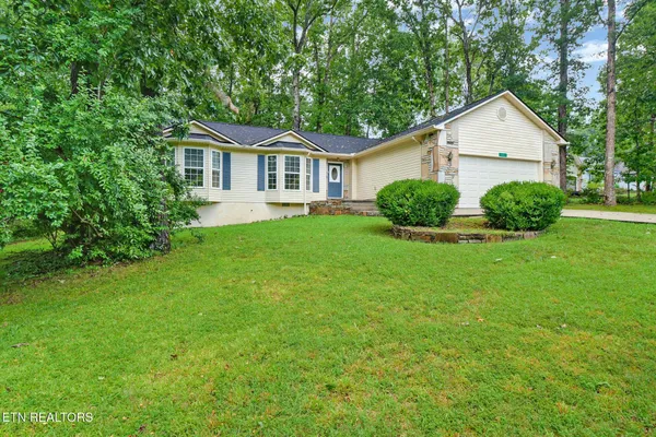 Property Slideshow image 3 of 34 | 101 ashdown ln, Crossville, TN, 38558