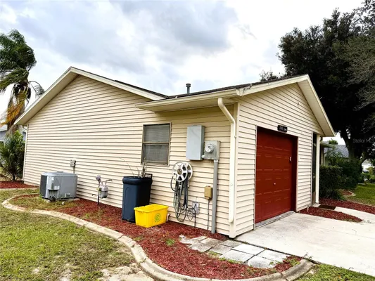 Property Slideshow image 3 of 43 | 2105 greenlaw ct # 2105, Leesburg, FL, 34788