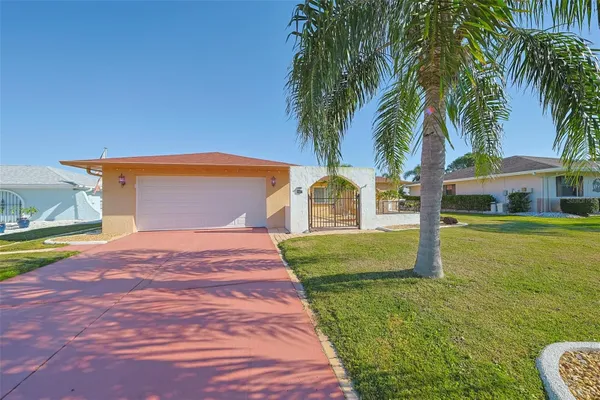 Property Slideshow image 2 of 39 | 627 fort duquesna dr, Sun City Center, FL, 33573
