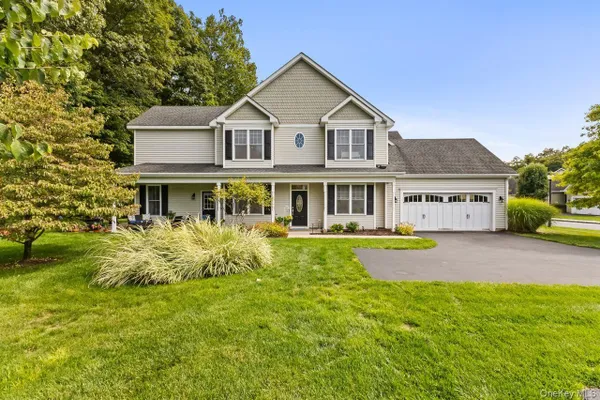 Property Slideshow image 2 of 36 | 43 yesterday dr, Cold Spring, NY, 10516