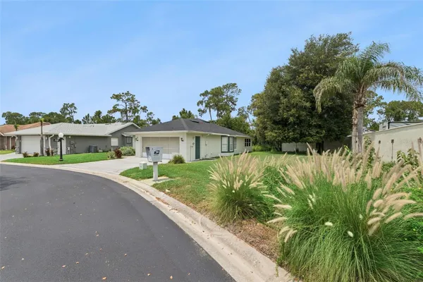 Property Slideshow image 3 of 34 | 472 sweetwater way, Haines City, FL, 33844