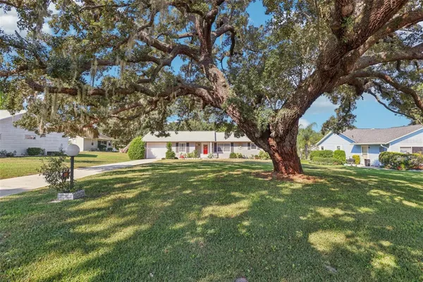 Property Slideshow image 3 of 35 | 12 brigadoon cir, Leesburg, FL, 34788