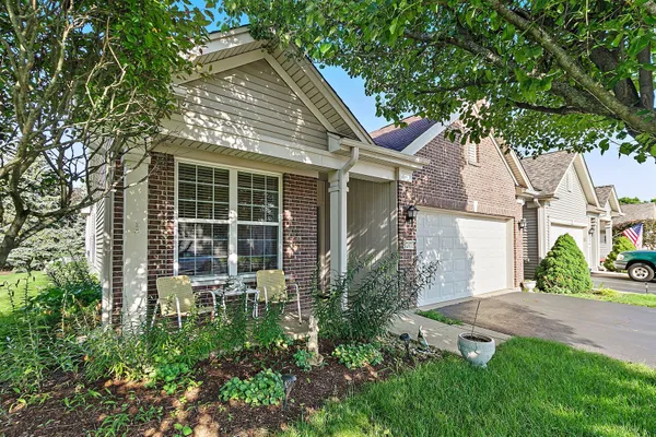 Property Slideshow image 3 of 33 | 12472 wedgemere dr, Huntley, IL, 60142