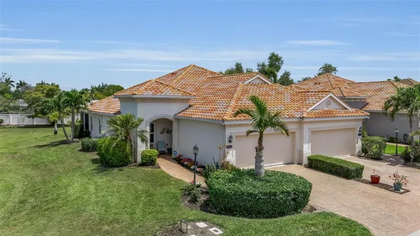 Property Slideshow image 3 of 56 | 7004 vista bella dr, Bradenton, FL, 34209