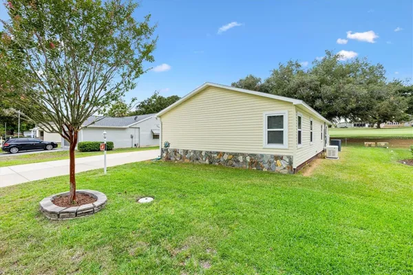 Property Slideshow image 3 of 39 | 723 heathrow ave, Lady Lake, FL, 32159