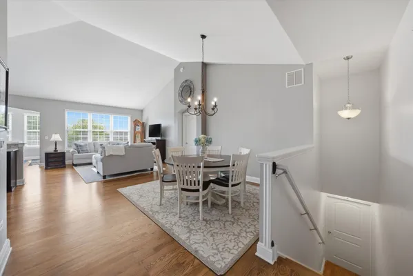 Property Slideshow image 3 of 34 | 4055 chesapeake ln, Naperville, IL, 60564