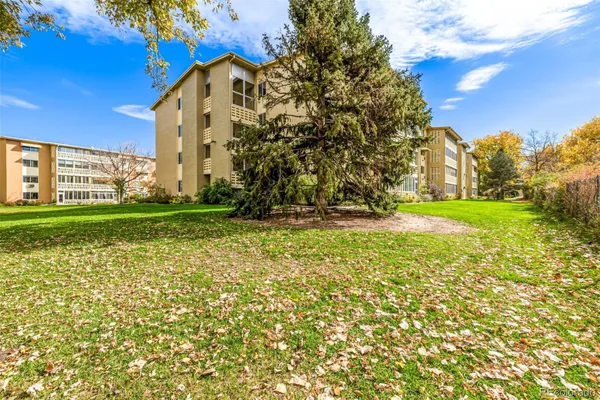 Property Slideshow image 2 of 34 | 635 s alton way 2b, Denver, CO, 80247