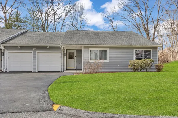 Property Slideshow image 2 of 49 | 158 carriage ct b, Yorktown, NY, 10598