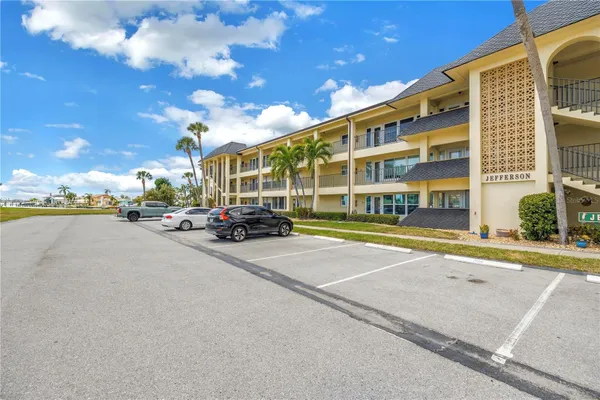Property Slideshow image 2 of 31 | 4700 cove cir 103, St Petersburg, FL, 33708