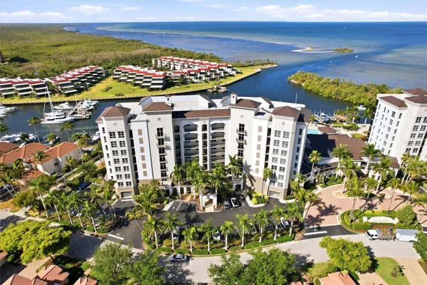 Property Slideshow image 2 of 37 | 3313 sunset key cir 105, Punta Gorda, FL, 33955
