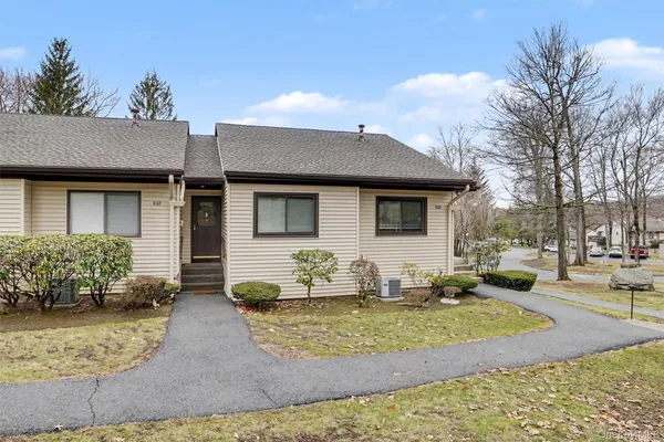 Property Slideshow image 3 of 31 | 129 columbia ct d, Yorktown, NY, 10598