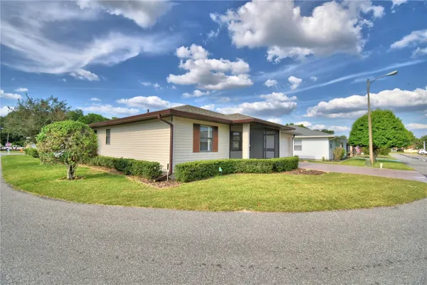Property Slideshow image 2 of 53 | 4828 squire hollow dr, Lakeland, FL, 33811