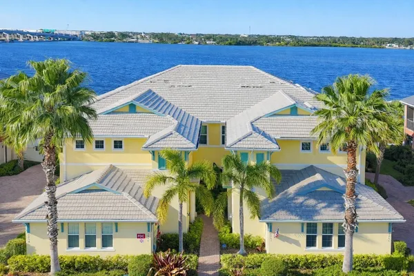 Property Slideshow image 3 of 45 | 1264 riverscape st b, Bradenton, FL, 34208