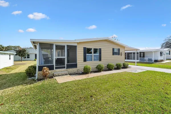 Property Slideshow image 3 of 34 | 724 royal palm ave, Lady Lake, FL, 32159