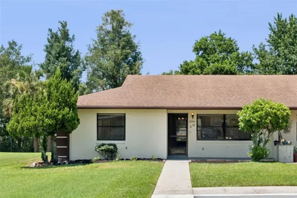Property Slideshow image 2 of 32 | 12441 orangewood cir, Tavares, FL, 32778