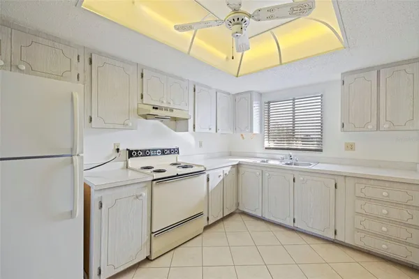 Property Slideshow image 3 of 51 | 3408 lake bayshore dr p-317, Bradenton, FL, 34205
