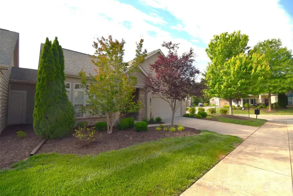 Property Slideshow image 3 of 34 | 4950 polo gate blvd, Charlotte, NC, 28216