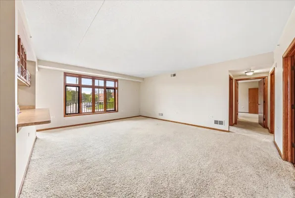 Property Slideshow image 3 of 21 | 18550 pine lake dr 1a, Tinley Park, IL, 60477