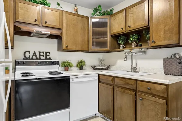 Property Slideshow image 2 of 36 | 675 s alton way 12b, Denver, CO, 80247