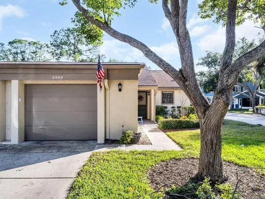 Property Slideshow image 2 of 56 | 2504 oak cir, Tarpon Springs, FL, 34689