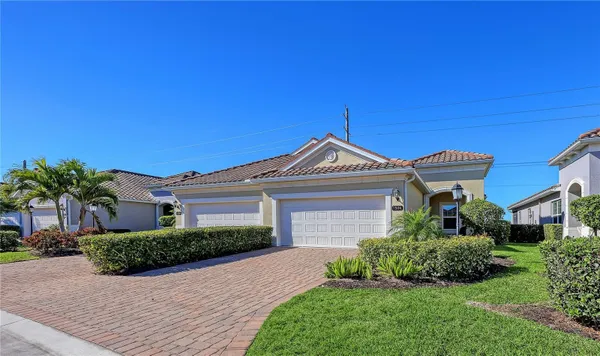 Property Slideshow image 2 of 38 | 1504 calle grand st, Bradenton, FL, 34209