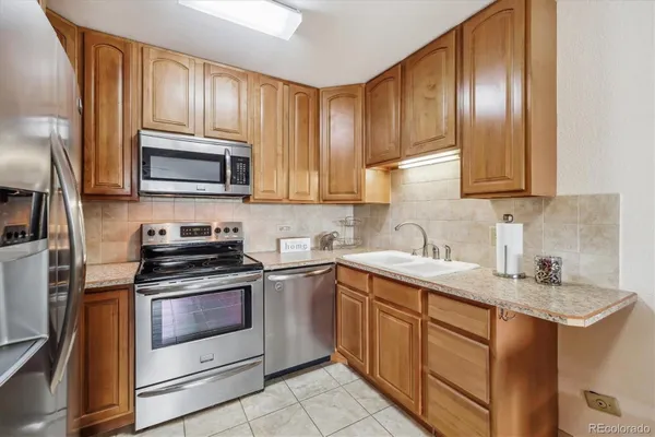 Property Slideshow image 2 of 49 | 715 s alton way unit 5d, Denver, CO, 80247