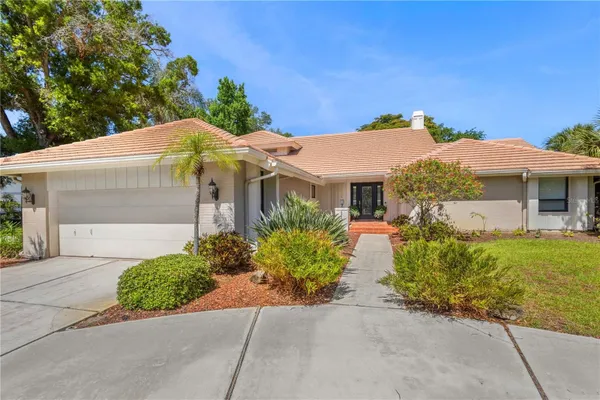 Property Slideshow image 2 of 41 | 4937 landings ct, Sarasota, FL, 34231