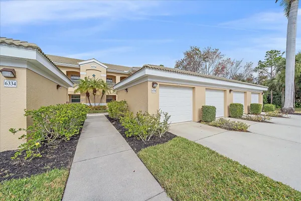 Property Slideshow image 2 of 42 | 6334 grand oak cir apt 203, Bradenton, FL, 34203