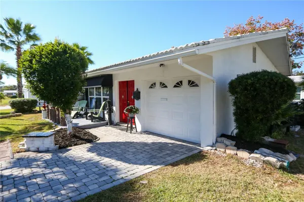 Property Slideshow image 3 of 39 | 9128 142nd st, Seminole, FL, 33776