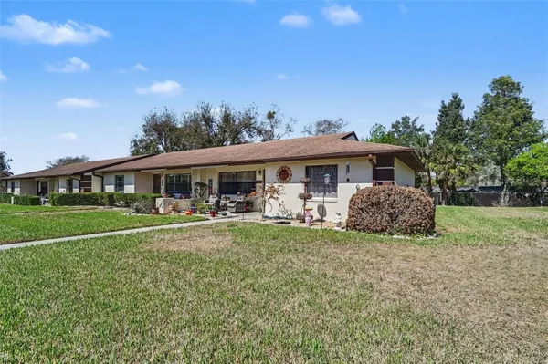 Property Slideshow image 2 of 30 | 12435 orangewood cir, Tavares, FL, 32778