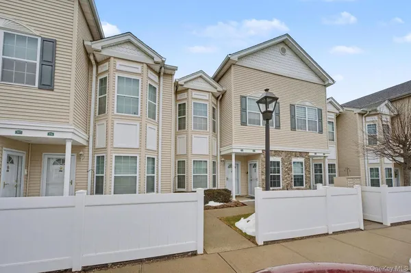 Property Slideshow image 3 of 37 | 394 spring dr, Hempstead, NY, 11554