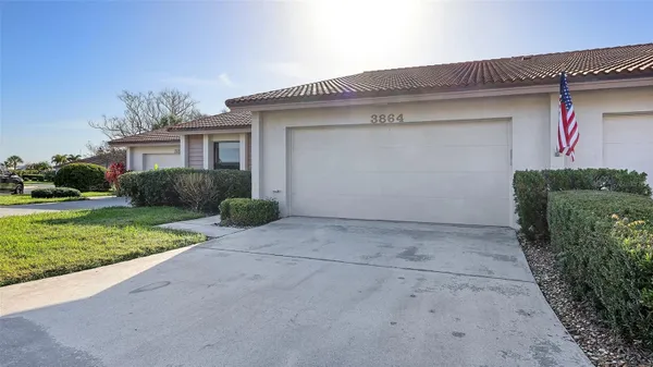 Property Slideshow image 3 of 56 | 3864 wilshire cir 106, Sarasota, FL, 34238