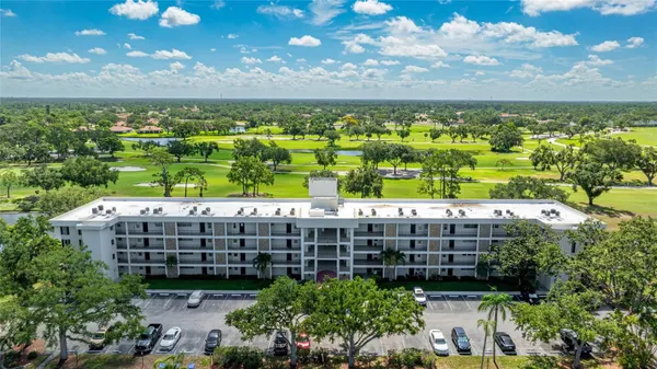 Property Slideshow image 2 of 23 | 7461 w country club dr 206, Sarasota, FL, 34243