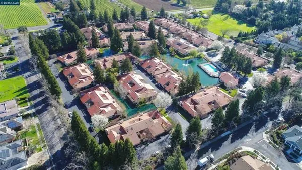 Property Slideshow image 3 of 26 | 11 fountain grove cir, Napa, CA, 94558