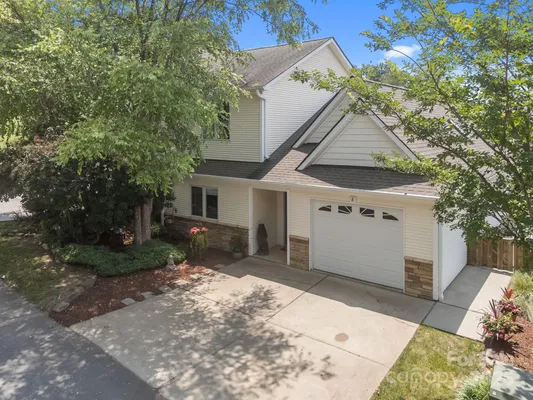 Property Slideshow image 2 of 30 | 8 beekeeper trl, Swannanoa, NC, 28778