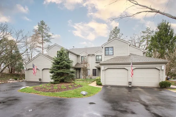 Property Slideshow image 2 of 32 | , Lake Barrington, IL, 60010