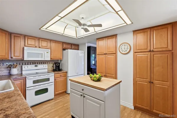 Property Slideshow image 2 of 47 | 14102 e linvale pl 101, Aurora, CO, 80014