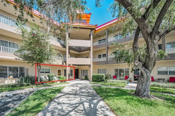 Property Slideshow image 3 of 60 | 2402 ecuadorian way 10, Clearwater, FL, 33763